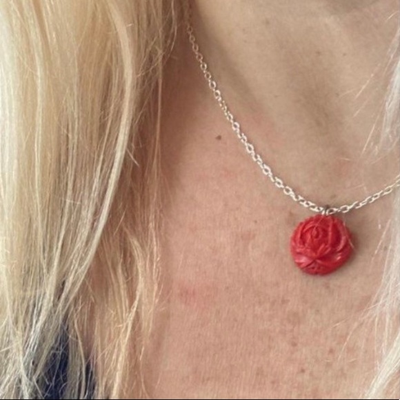 Antique red coral rose repurposed to a new handmade and necklace - Picture 5 of 9